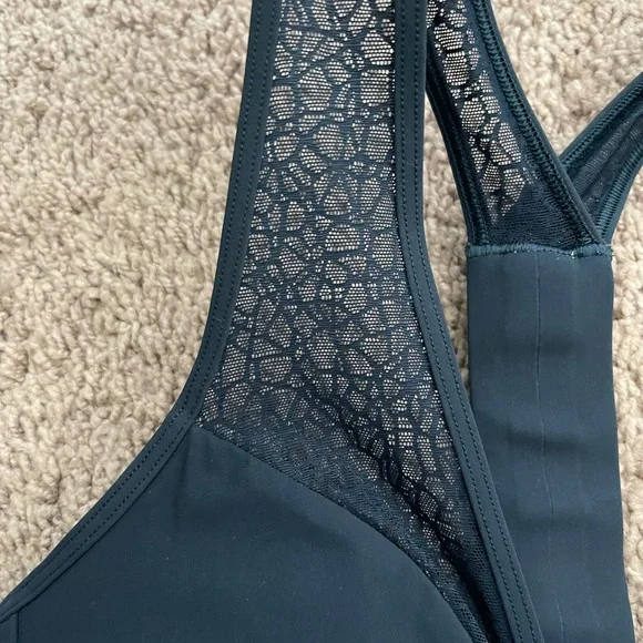 Lululemon Bra with lace details - Picture 3 of 3